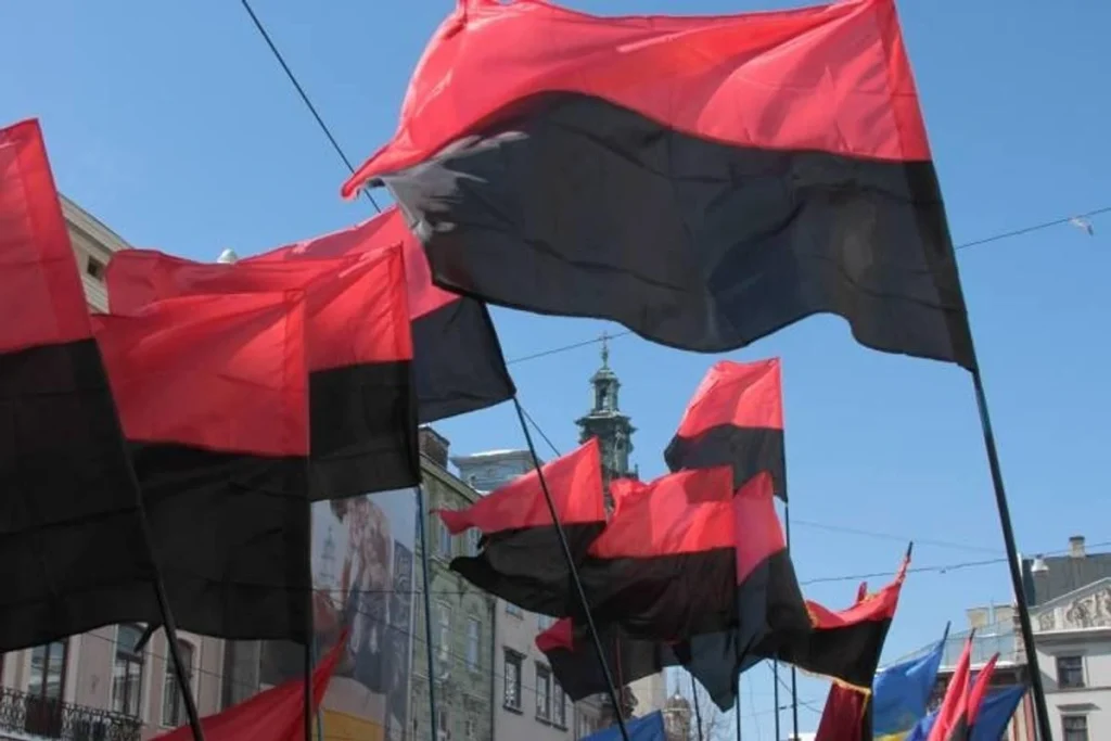 shcho-oznachaie-chervonyi-prapor-symvol-borotby-poperedzhennia-chy-znak-nebezpek-dd1e