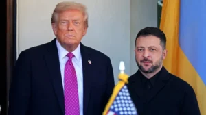 Дональд Трамп и Владимир Зеленский на фоне флагов Украины и США
