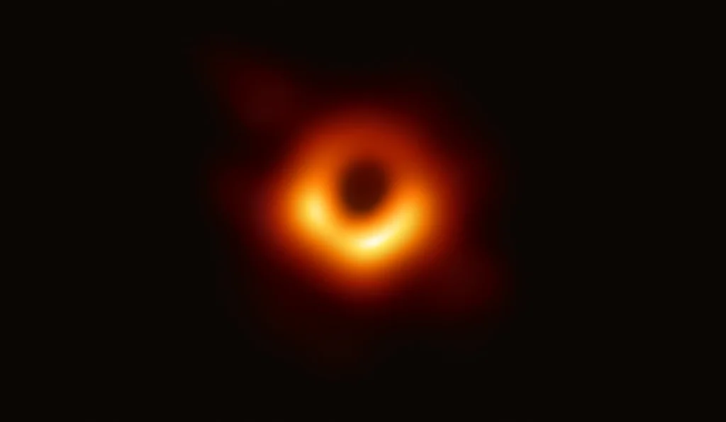 chorna-dira-shcho-tse-take-iak-utvoriuietsia-ta-ostanni-naukovi-vidkryttia-bae6