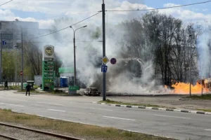 Пожежа після удару дрона РФ по вантажівці з пальним на АЗС у Слов’янську