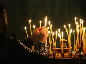 iak-pravylno-stavyty-svichky-v-tserkvi-tradytsii-ta-zhyvi-porady-aeb7