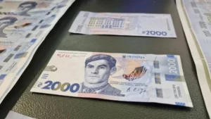 Банкноти 2000 гривень як символ мільйонних зарплатних запитів Таловєрова