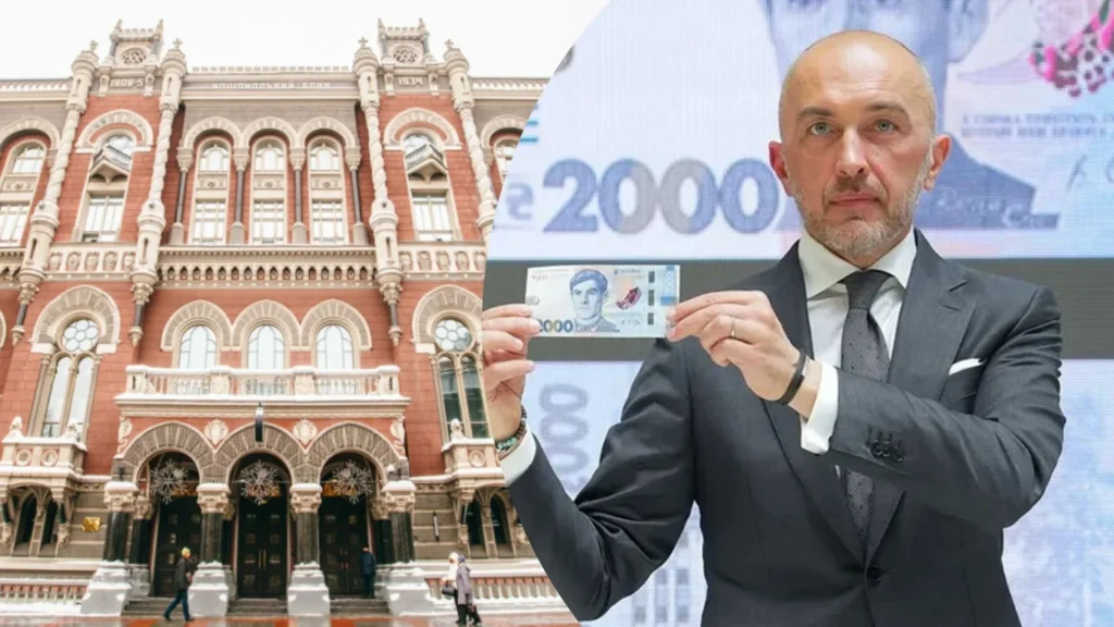 Представитель НБУ демонстрирует банкноту 2000 гривен возле здания банка