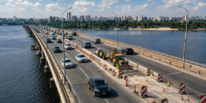 Ремонт проїжджої частини на Південному мості в Києві з обмеженням руху