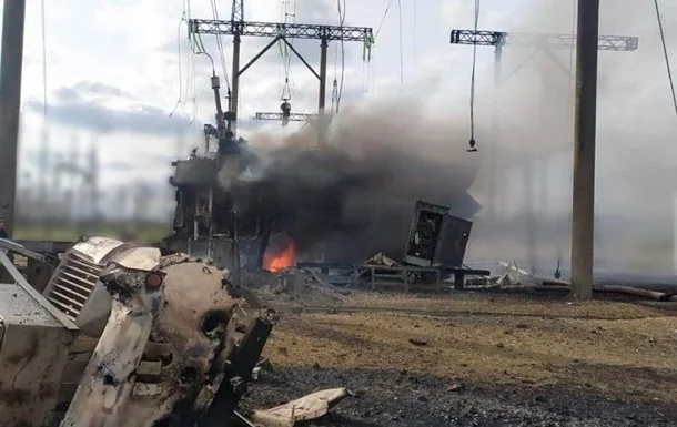Пошкоджений обєкт критичної інфраструктури в Чернігові після удару РФ
