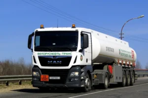 Бензовоз Белоруснефть-Транс перевозить бензин з Білорусі до Росії