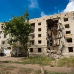 Російські КАБи зруйнували два поверхи п’ятиповерхівки в Запоріжжі, є загиблі