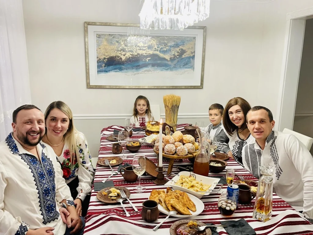 sviata-vecheria-tradytsii-shcho-ziednuiut-pokolinnia-za-odnym-stolom-e82e