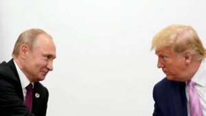 Дональд Трамп и Владимир Путин во время обсуждения санкций против России