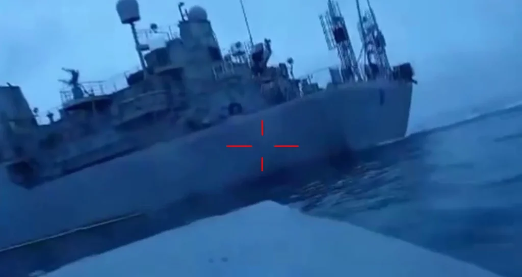 Российский корабль «Изумруд» в прицеле украинского морского дрона Sargan-3000