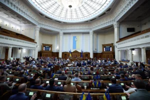 Верховна Рада на засіданні щодо продовження воєнного стану до жовтня 2026