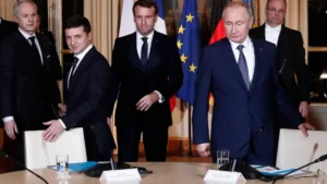 Зеленський, Макрон і Путін за столом переговорів щодо миру з Україною