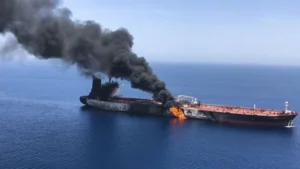Російський танкер палає після удару ЗСУ в Азовському морі