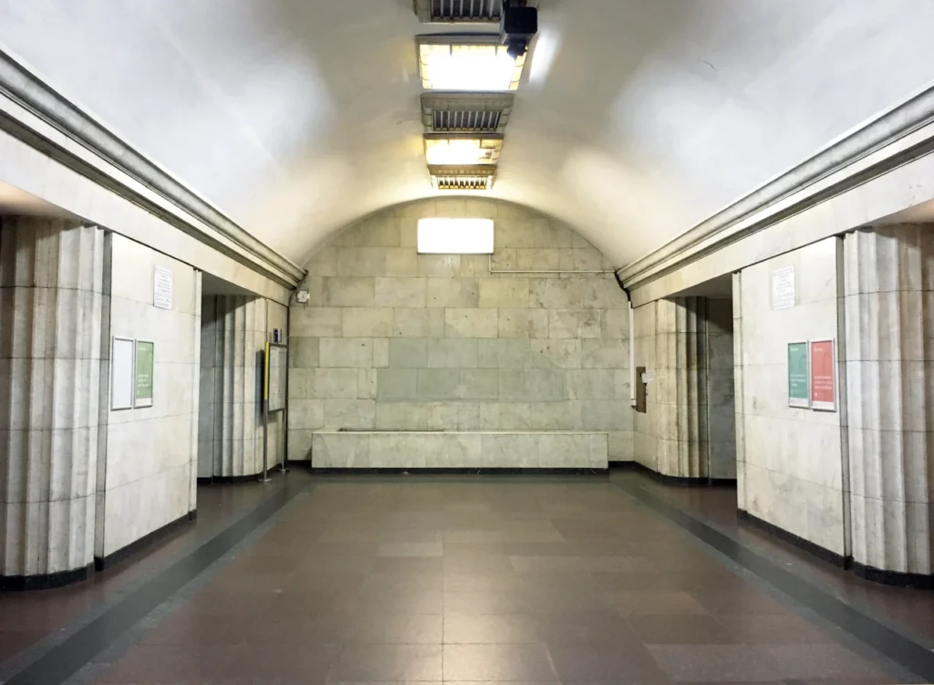 metro-arsenalna-105-metriv-pid-pecherskom-0f36