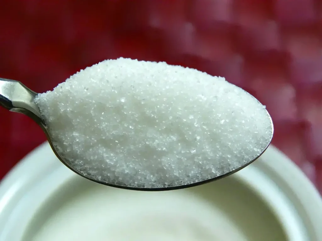 skilky-tsukru-v-stolovii-lozhtsi-tochni-hramy-i-porady-61c5